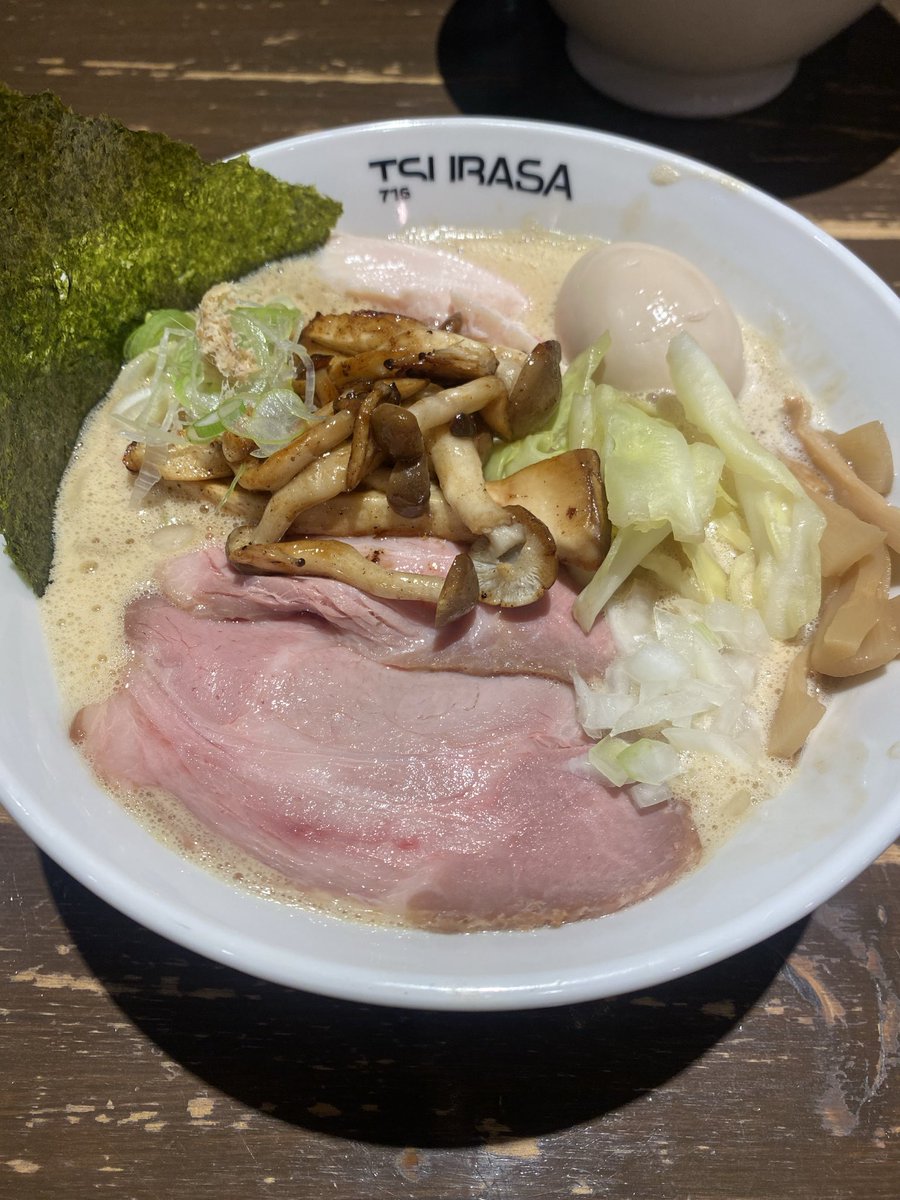 Liri1022's tweet photo. １回食べて美味すぎたのでリピート麺
どちらも期間限定なので後一回くらいは食べたい🍜
#岐阜ラーメン　#白流　#ラーメン翼 https://t.co/XBjOpumK9V