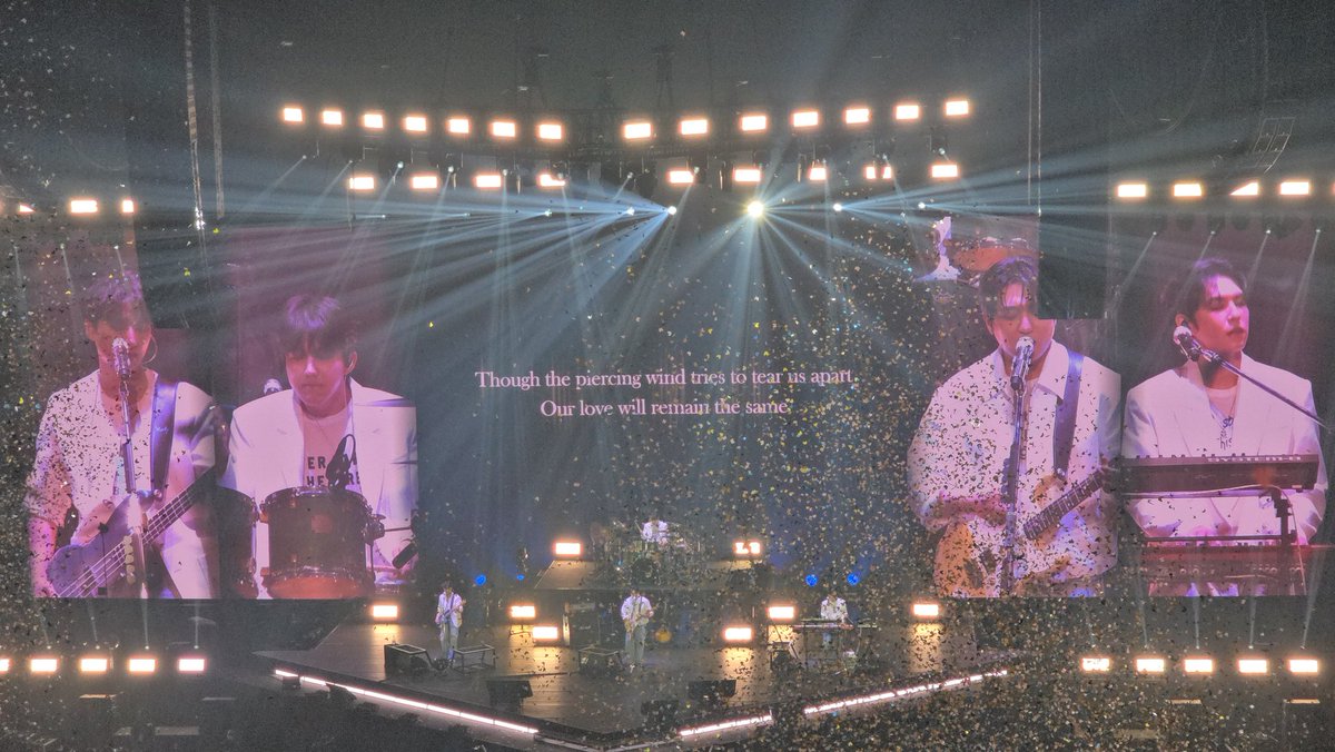 Disshu_Marie's tweet photo. What a beautiful life it is to exist in the same timeline as Day6💙

#DAY6inManila
#The_DECADE 
#DAY6_10th_Anniversary https://t.co/gYCAnwvBRB