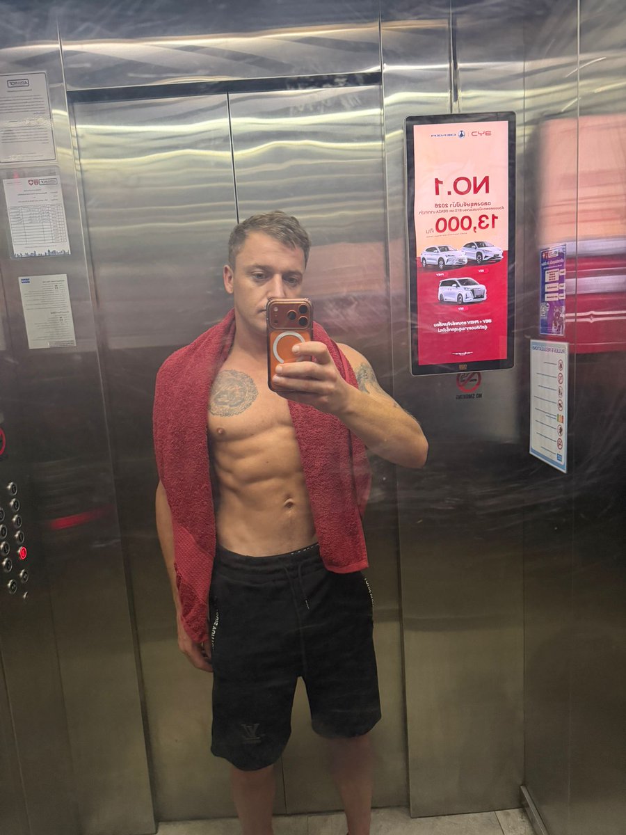 ExArmyBoss's tweet photo. Morning boys. Time for the gym #cash #Dom #findom #humanATM #atm #cashsubs #cashfag #subs https://t.co/MzkkA09N5r
