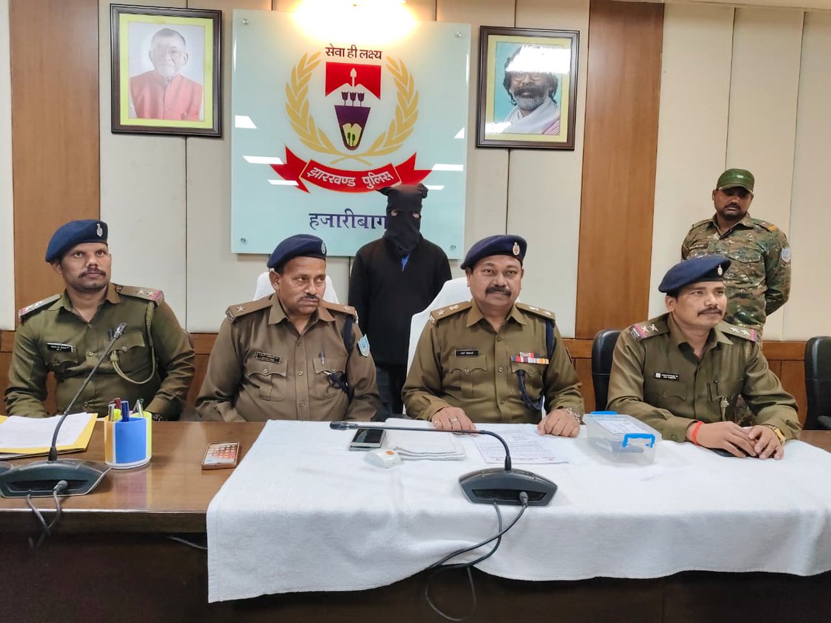 HazaribagPolice's tweet photo. हजारीबाग पुलिस की बाइक चोर गिरोह पर बड़ी कार्रवाई।
#हजारीबाग_पुलिस ने अलग-अलग चोरी का उद्भेदन करते हुए 23 मोटरसाइकिल बरामद किया, एक मोटरसाइकिल चोर गिरफ्तार।

@JharkhandPolice 
@DGPJH
@Michaelraj_ips
@IGBokaro
@DIGHazaribagh https://t.co/fYmQqVYQca