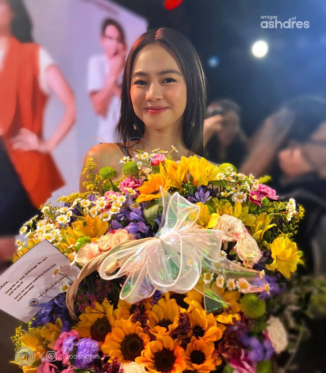 aoashdres_'s tweet photo. We just cannot simply tell who is the flower I guess? ✨️🌸

#AshDres #AshDresVille | #AshtineOlviga #AndresMuhlach https://t.co/r4hdFixP02