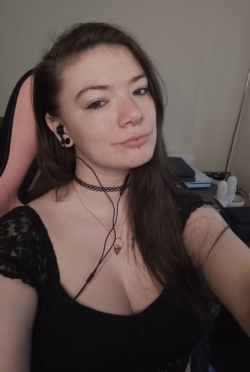 Ember | Little streaming bean 🫘 tweet media