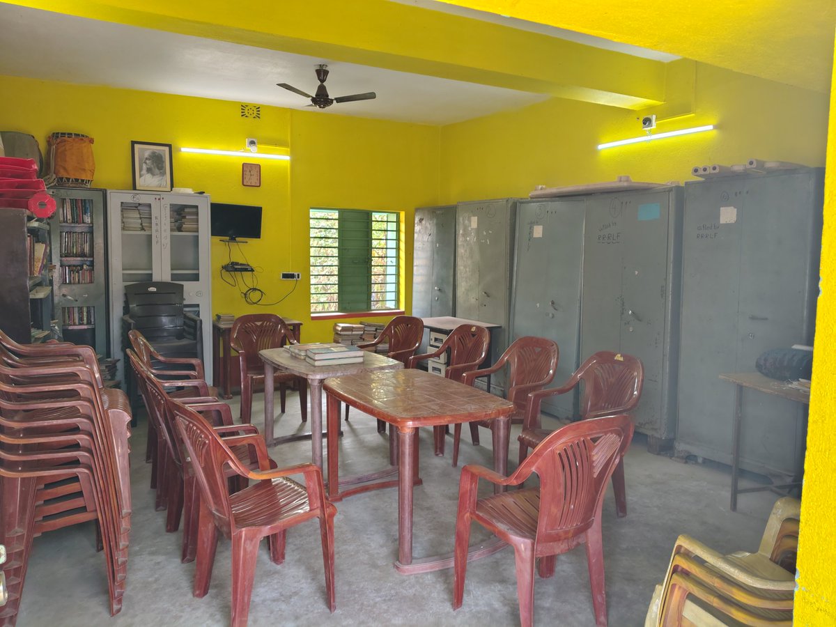 rrkumar1998's tweet photo. @rrkumar1998 Today visited a library run by Kankutia Kojagari Sangha, Kankutia , Raipur, Birbhum a beneficiary library of @RrrlfKolkata under library advocacy program & for ensuring quality library services. It holds 5,097 Books. @DrAPSingh_BHU
#BooksforAll
#LibrariesforAll https://t.co/4W5kRx9AtE
