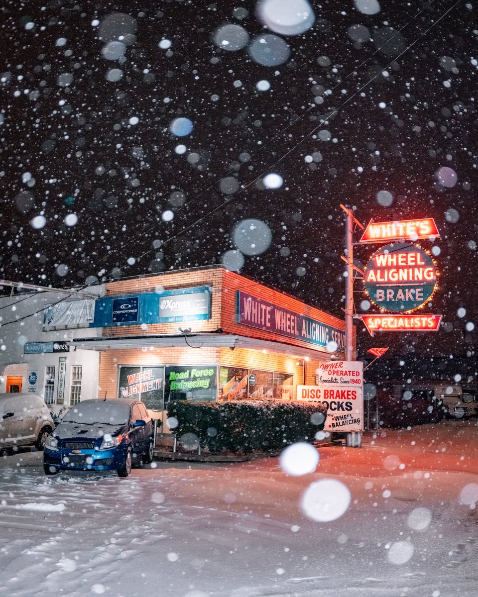 A White’s Wheel Alignment Snowglobe in Cleveland, Ohio