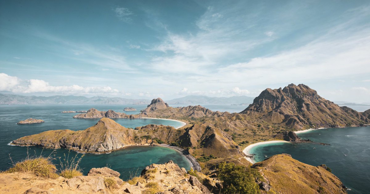 scapevoyager's tweet photo. Komodo Island 7-Day Itinerary
Let me cut to the chase: I’ve been leading tours around Komodo Island for 8 years now. I’ve had tourists from Tokyo to Toronto, Singapore to Sydney, show up expecting Bali 2.0—they leave shocked, in the best way possible. 
https://t.co/xgXx3bnQLD https://t.co/nnYyM39V9X