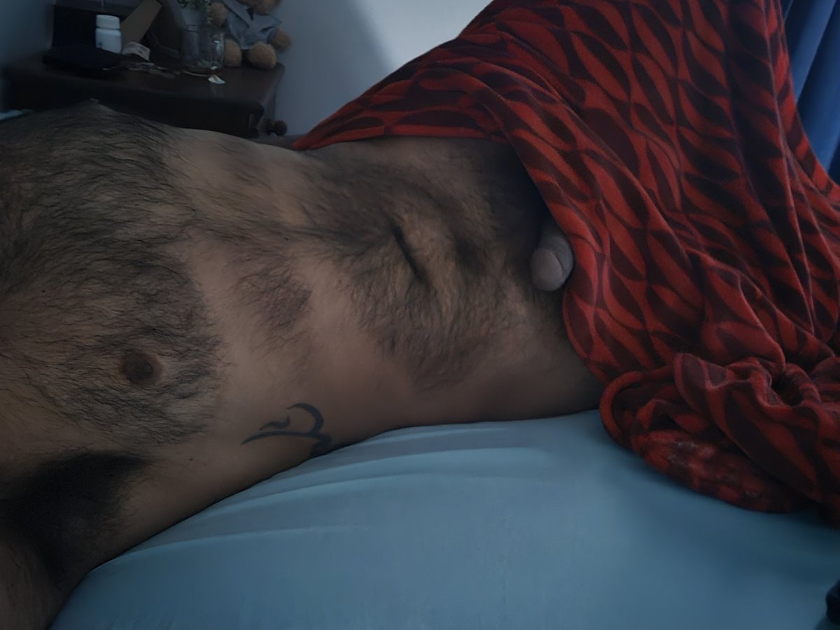 Se asoma a darles sus Buenos y frescos días ☕️🐻 Rt
#pelos #peludo #axilas #bear #oso #hairy #gay