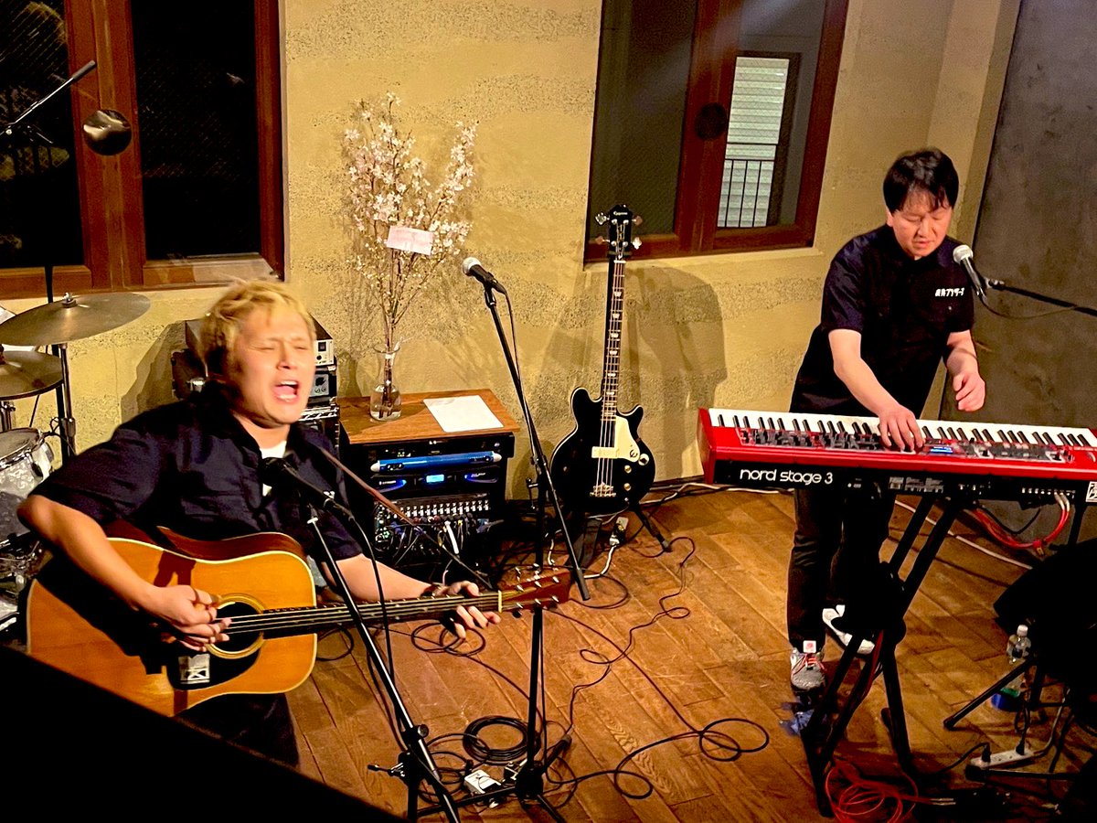 👬2026.2.22 neonera set list👬

1.お嫁においで
2.駐車違反でつかまえて
3.十七歳
4.もえちゃん 
5.窓の外の風景
6.弓ヶ浜にて
7.星屑につつまれて
8.空に雲があるだけ
9.プレミアムブギー
10.ペペロンチーノのうた
(続く)