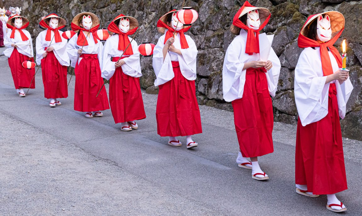 【お知らせ】※拡散希望

會津白狐伝説 オイデの儀 2026

！！！お狐大集合！！！

会津若松市の鶴ヶ城の観光推進と賑わい創出を目的に、会津若松城（鶴ヶ城）となる前の東黒川館の成り立ちにまつわる白狐伝説をテーマとした「狐の行列」企画。本年も開催決定となりました。