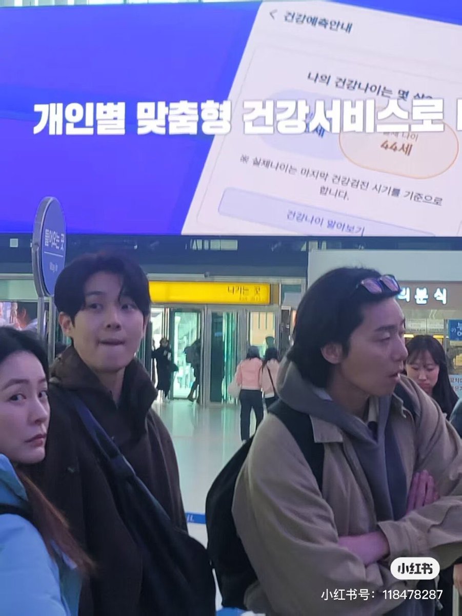 They really got pranked for real. 🤣
Good luck you guys!! Youth Over Flowers lesgoo!!