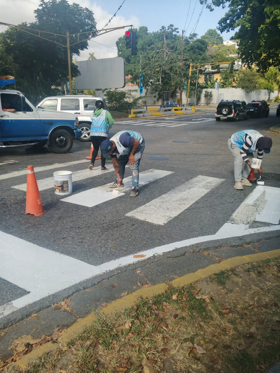 AlcaldiaBaruta's tweet photo. 🍃Destiñe de Araguaney:
📍Urb. #SantaPaula
🍃Recolección y trillado de desechos vegetales;
📍Sector. #ElPlacer
🚦Demarcación vial:
📍Urb. #LaTahona
📍Urb. #ElCafetal https://t.co/4XebUTCEB8