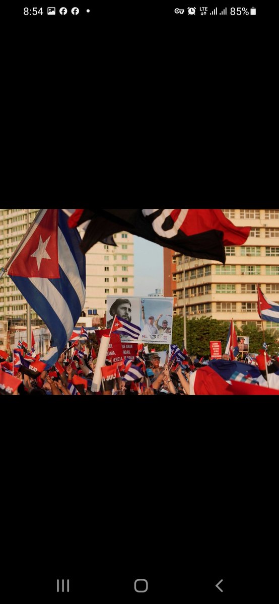 📌 A pesar de décadas de bloqueo económico y agresiones externas, el pueblo cubano sigue firme, defendiendo su dignidad, su cultura y su soberanía. 🇨🇺✊
Las calles, las banderas y la unidad popular son símbolos de una resistencia que no se rinde. �#CubaSoberana