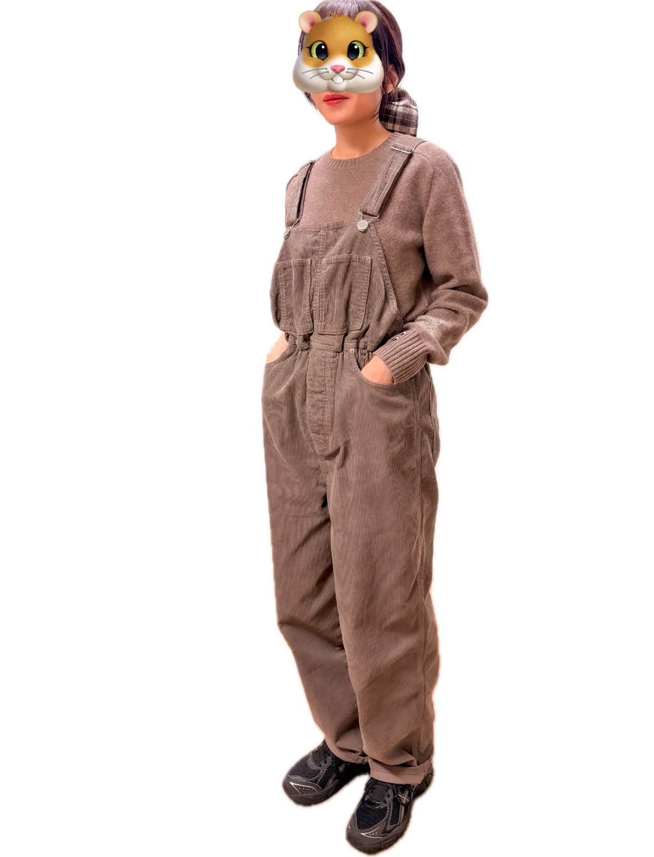 最近お気に入りのコーデュロイサロペットとスクエアシュシュ