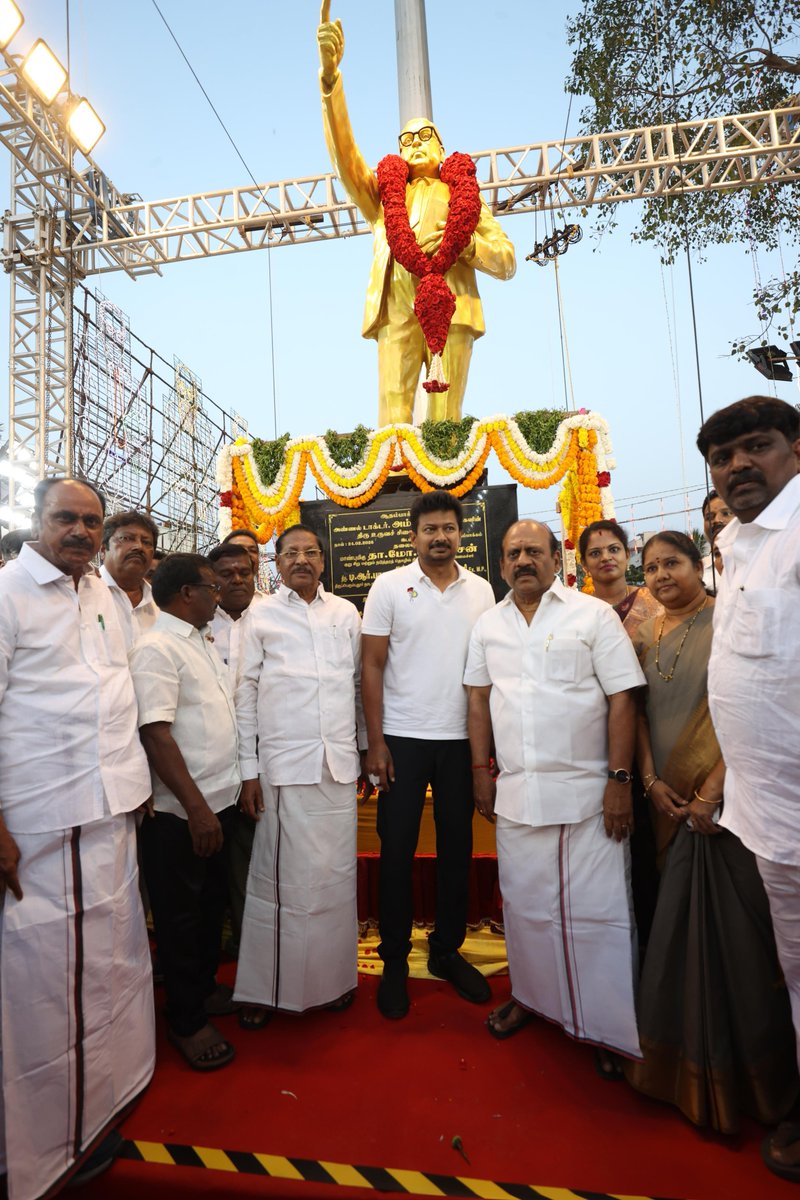 Udhaystalin's tweet photo. சட்டமேதை அண்ணல் அம்பேத்கர் அவர்களின் திருவுருவச் சிலையினை, காஞ்சிபுரம் வடக்கு மாவட்டக் கழகம் சார்பில் ஆதம்பாக்கத்தில் இன்று திறந்து வைத்தோம். 

அண்ணல் வகுத்துத் தந்த அரசியலமைப்புச் சட்டத்தைச் சிதைக்க முயலும், பாசிச சக்திகளின் சூழ்ச்சிகளை மாண்புமிகு முதலமைச்சர் @mkstalin அவர்களின் தலைமையில் ஒன்றிணைந்து வீழ்த்துவோம் என உரையாற்றினோம்.

எதிர்வரும் சட்டமன்றத் தேர்தலில் பாசிஸ்ட்டுகள் - அடிமைகளை மீண்டும் விரட்டிட, அண்ணல் அம்பேத்கரின் திருவுருவச்சிலைக்கு முன்பாக உறுதியேற்றோம்!

புரட்சியாளர் அம்பேத்கர் புகழ் ஓங்கட்டும்!

@thamoanbarasan @RSBharathiDMK @KarunanithiMla #VaralakshmiMLA