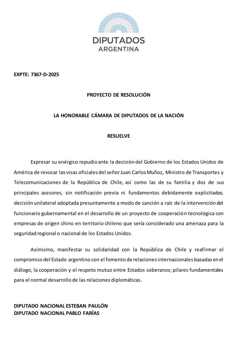 INADMISIBLE INTROMISIÓN TRUMPISTA

El gobierno de <a href="/realDonaldTrump/">Donald J. Trump</a> revocó las visas de 3 altos funcionarios chilenos para intentar influir en un proyecto estratégico de conexión por fibra entre Asia y Sudamérica.
El pretendido “patrón” de la región intenta disciplinar a los