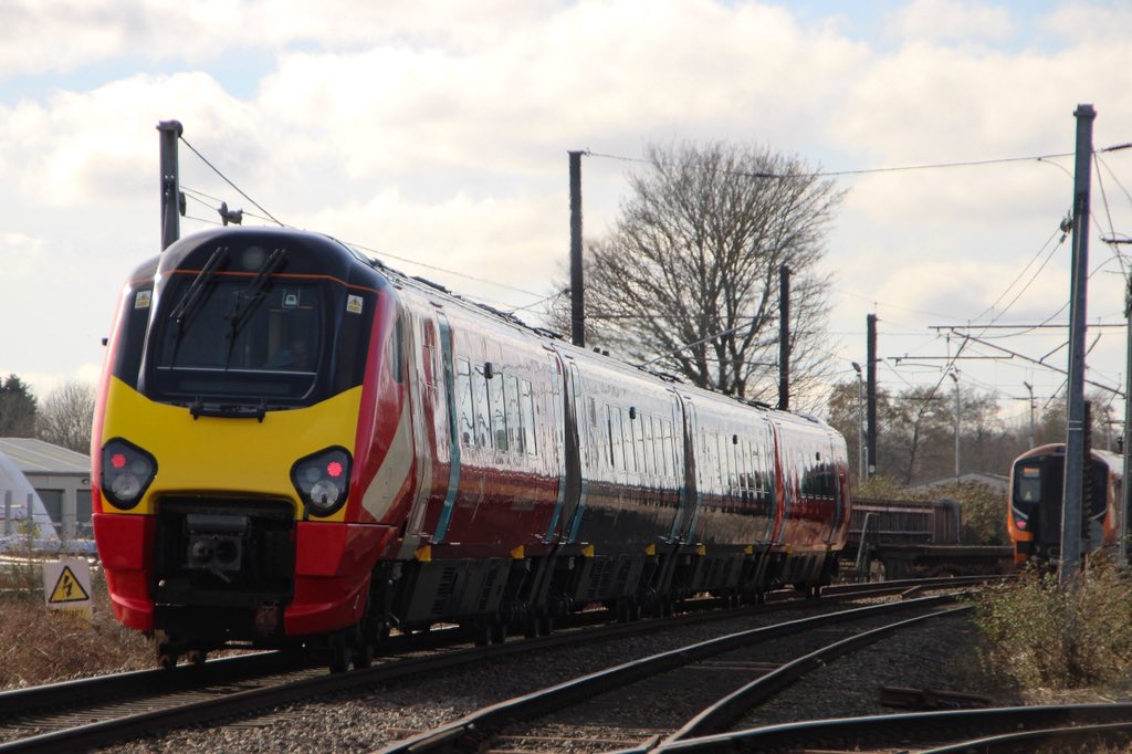 Elliot_Locker's tweet photo. 220033 curving past Lichfield Trent Valley Junction Signal Box working 5E44 Central Rivers - Birmingham New Street.

24.02.2026. https://t.co/4SBHEzIZjl