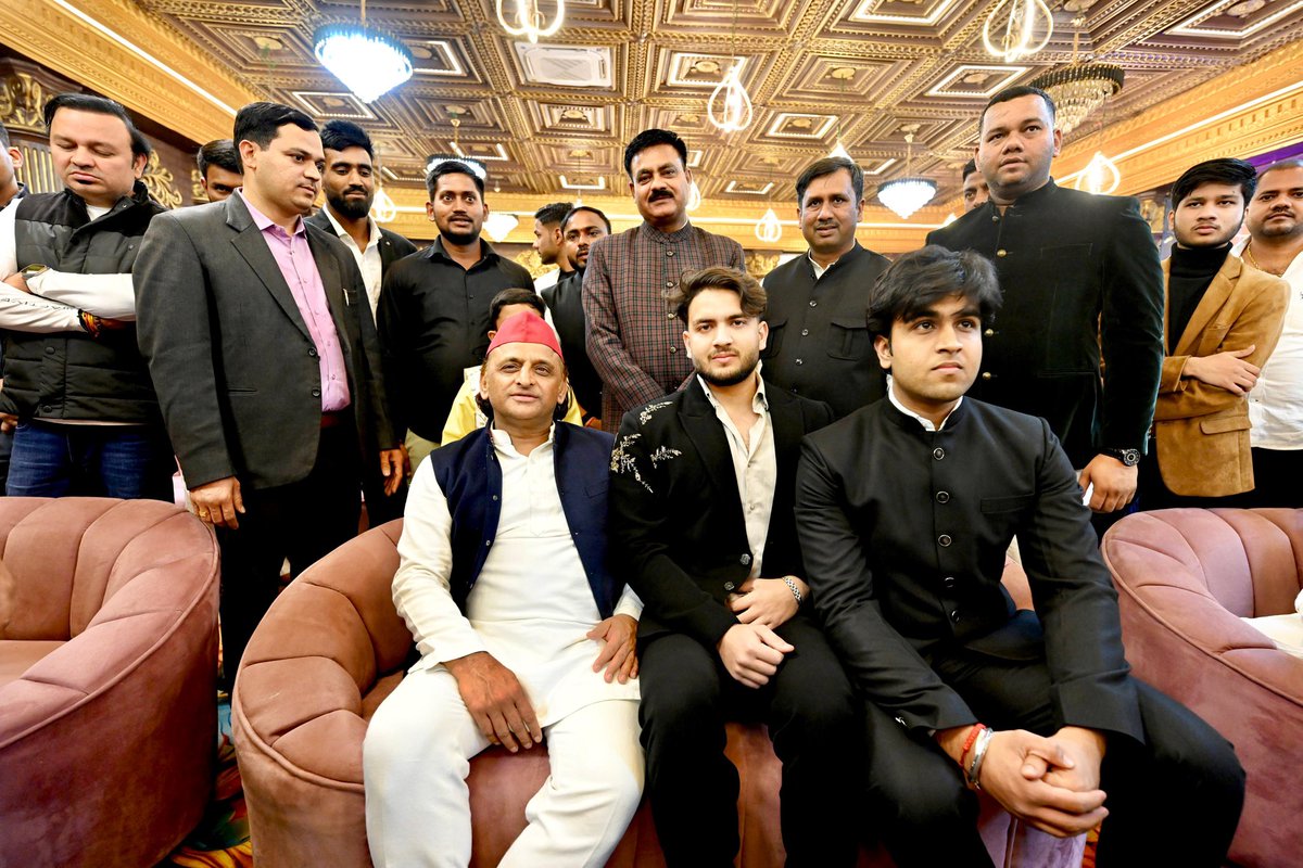 yadavakhilesh's tweet photo. @ लखनऊ https://t.co/fQAAIpxXcx