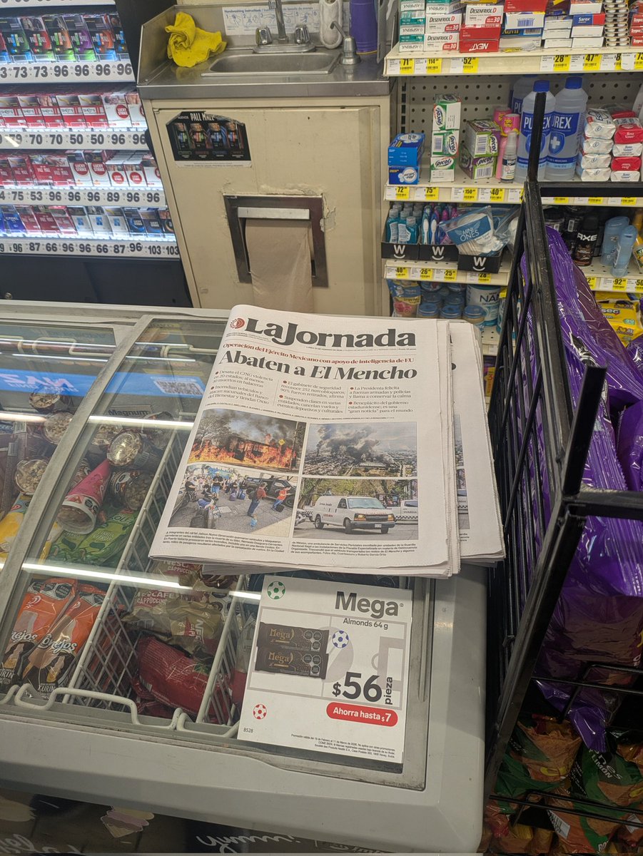 daisuke_fuji's tweet photo. 昨日の新聞の一面は「El Mencho」だった。 https://t.co/qZqd6aP8Bp
