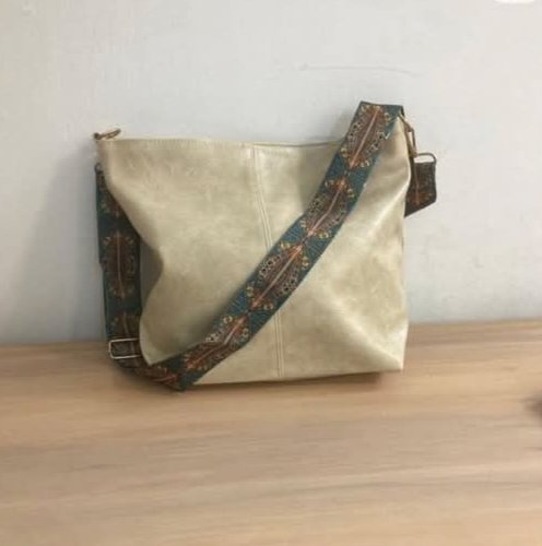 সম্পর্ক দশ বছরের হোক বা দশ মিনিটের, বিশ্বাস না থাকলে, সে সম্পর্কর কোনো মূল্য নেই।