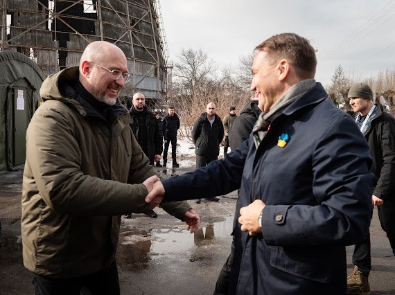 PolandMFA's tweet photo. On the night of 2–3 February, a Russian missile struck Combined Heat and Power Plant No. 4 in Kyiv. The facility will not resume operations for the coming months.

During his visit to Kyiv, Deputy PM, FM @sikorskiradek visited the site of the attack.

The destroyed infrastructure means hundreds of apartments without heating and a real threat to people’s safety. This is further evidence that Russia is targeting civilian infrastructure and ordinary citizens.

This is a war crime.