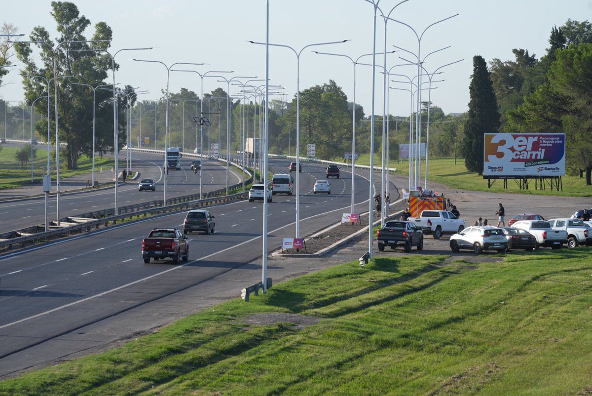 Inauguramos el tercer carril de la Autopista Rosario–Santa Fe, en su tramo que hacia la ciudad de San Lorenzo 🛣️

Creemos en un modelo de provincia que planifica y ejecuta obra pública para mejorar la vida de los santafesinos. 

Más capacidad, más producción y más empleo para