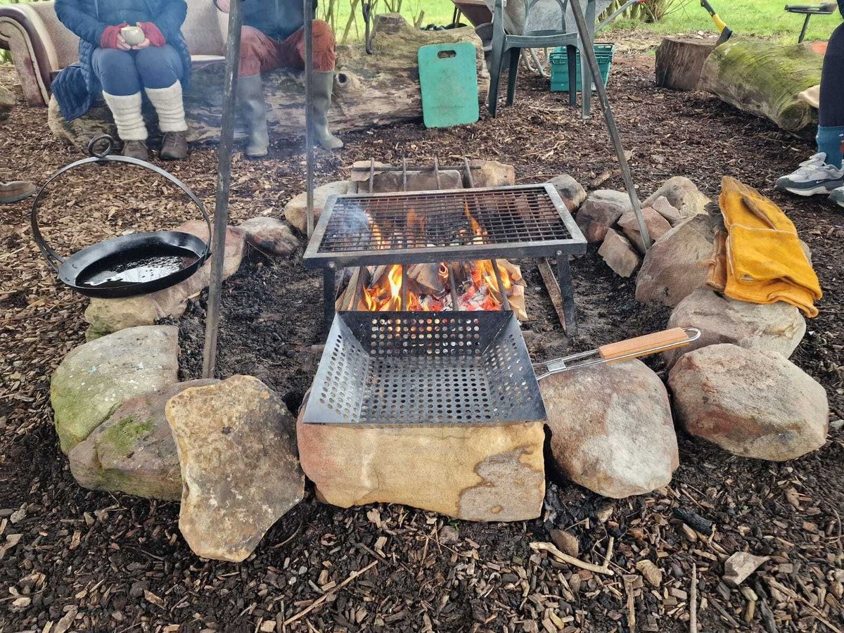 RRR_LUF's tweet image. Bowland Trust Group 🐐🔥
Another amazing session with the Bowland Trust group, enjoying outdoor cooking and feeding the goats. Fresh air, teamwork, and lots of fun in a wonderful outdoor setting!

#RedRoseRecovery #OutdoorWellbeing