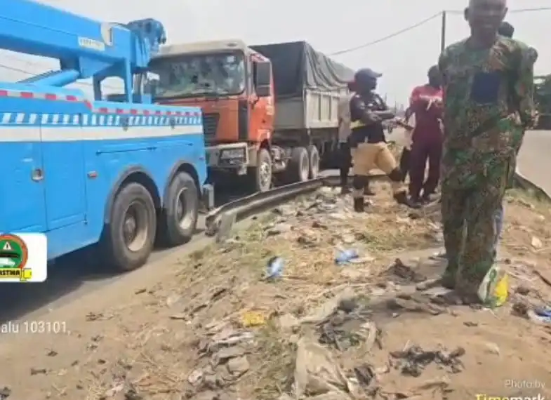 tvcnewsng's tweet photo. LASTMA Officer, Two Others Killed In Dangote Truck Crash At Badagry

Read more:
https://t.co/c9T3ljguev

#tvcnews
#lastma
#dangote https://t.co/qSkjF4byF8
