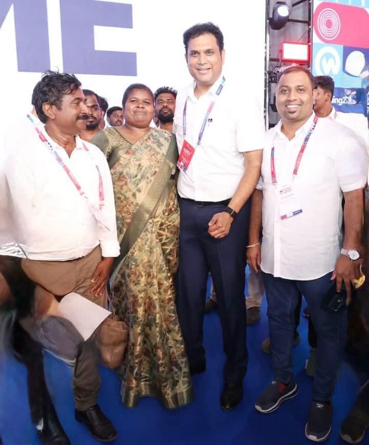 KirubaAspin's tweet image. சும்மா ஸ்டைலா கெத்தா எங்கள் அணி செயலாளரும் மாண்புமிகு அமைச்சர் அன்பு அண்ணன் முனைவர். @TRBRajaa  அவர்கள் உடன்...!
🖤❤️
#Loading2Point0 
#ஸ்டாலின்_தொடரட்டும் 
#தமிழ்நாடு_வெல்லட்டும் 
#வெல்வோம்_ஒன்றாக