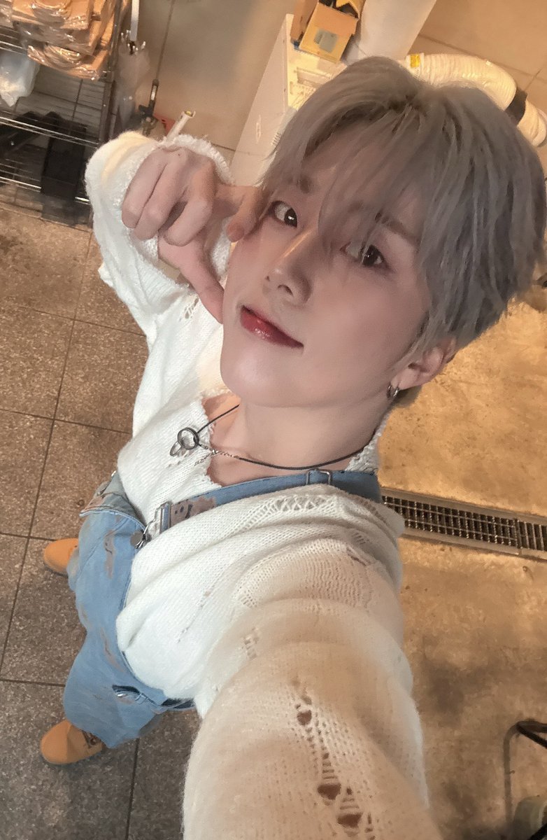 L5ST_official's tweet photo. 죠앙~🫶
#L5ST #로스트 #ロスト
#DOJUN #도준 #ドジュン https://t.co/WLeDBUOuJa
