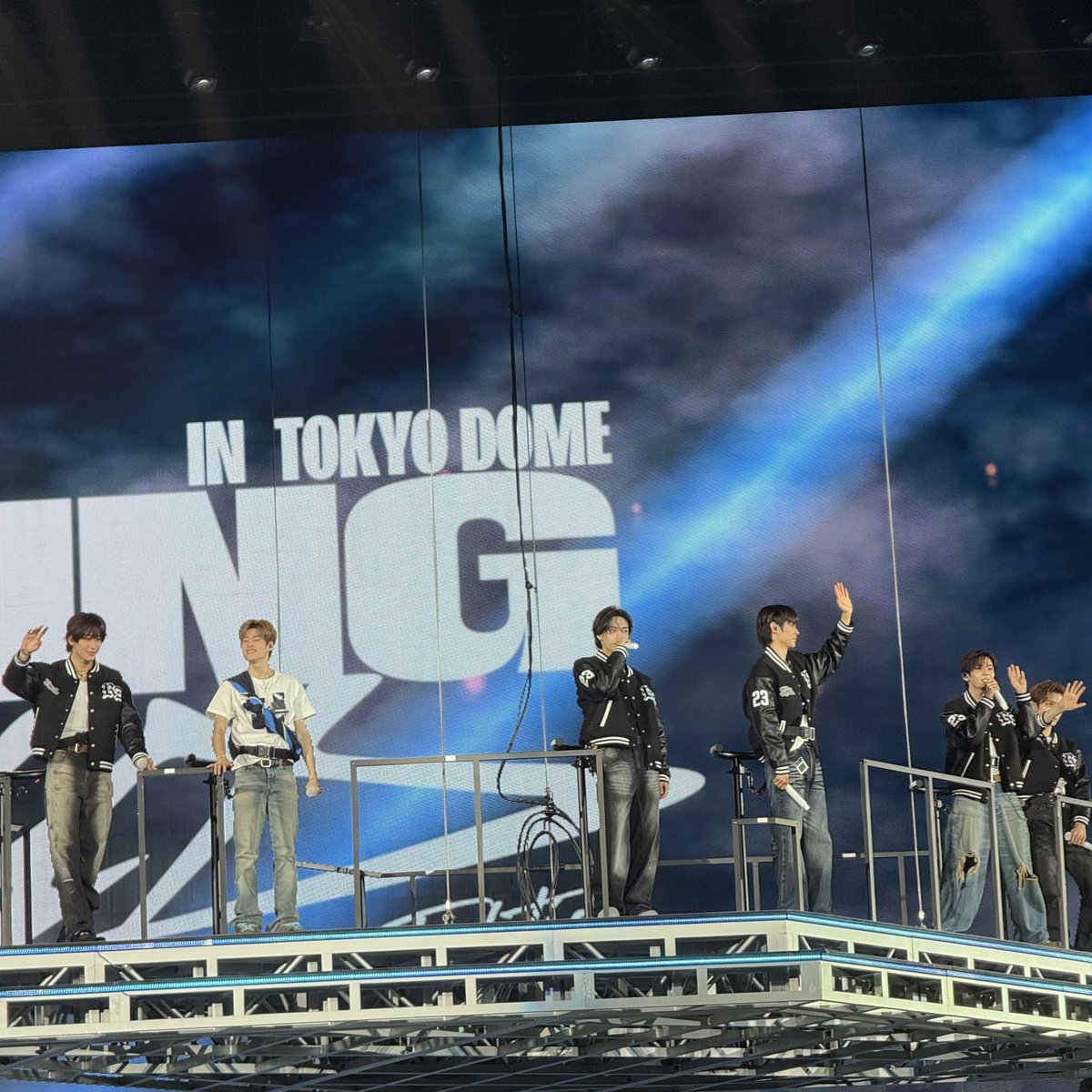 dd5kuma's tweet photo. 프싯 자리 넘잘보여서 좋았구
중콘 원래 4층이었는데 갑자기 티켓부스에서 1층 정중앙으로 바꿔주시는 럭키한 일이 일어났구
진짜 모든 날이 너무 멋졌지만... 막콘은 대박이었다 진짜 많이 성장했구나
라이브 진짜 단단함이 너무 잘느껴져
도쿄돔 오길 잘했다
원빈 좋아하길 잘했다
그리고 내생일😳 https://t.co/doKFMyhFNS