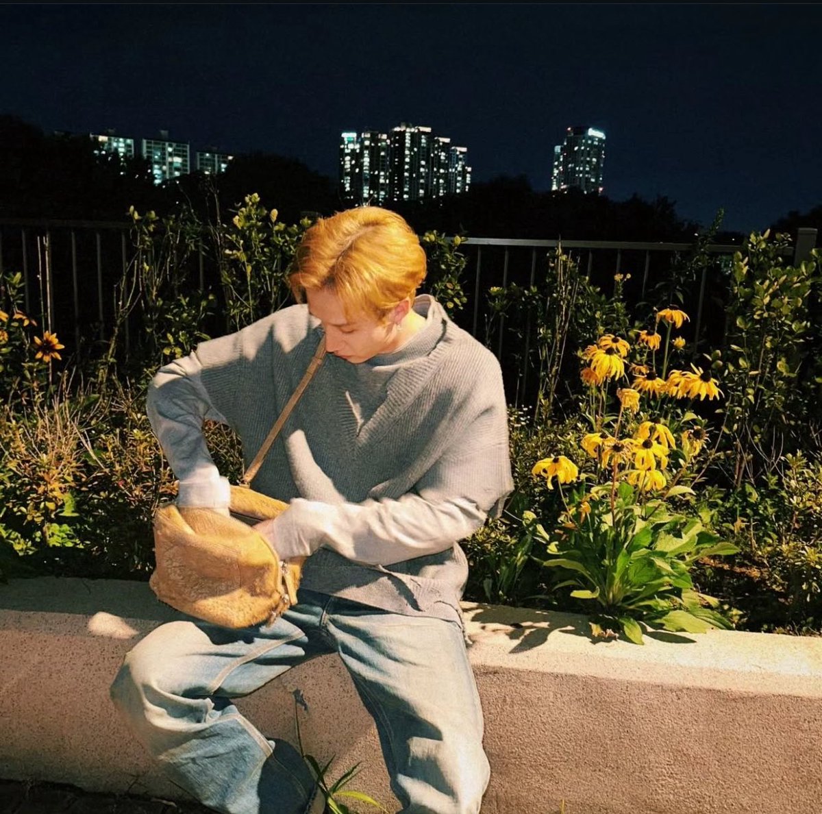 Found my light in the dark ✨

#StaySelcaDay #SSD #Bangchan #방찬  #StrayKids  #스트레이키즈  <a href="/Stray_Kids/">Stray Kids</a>