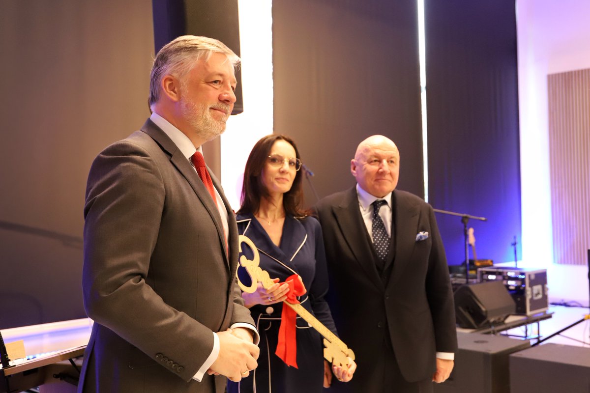 PortPolska_info's tweet image. ➡️✨  Nowa Gminna Biblioteka Publiczna otwarta w gminie #Teresin dzięki współpracy z #PortPolska.

📚 To nie tylko #biblioteka, ale też centrum edukacji, kultury i spotkań. 

📚 To tutaj będą odbywać się warsztaty dla dzieci i młodzieży oraz wydarzenia integrujące lokalną