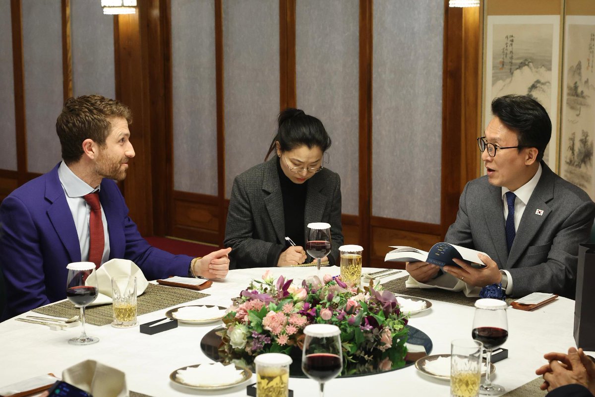 Center For Humane Technology tweet media