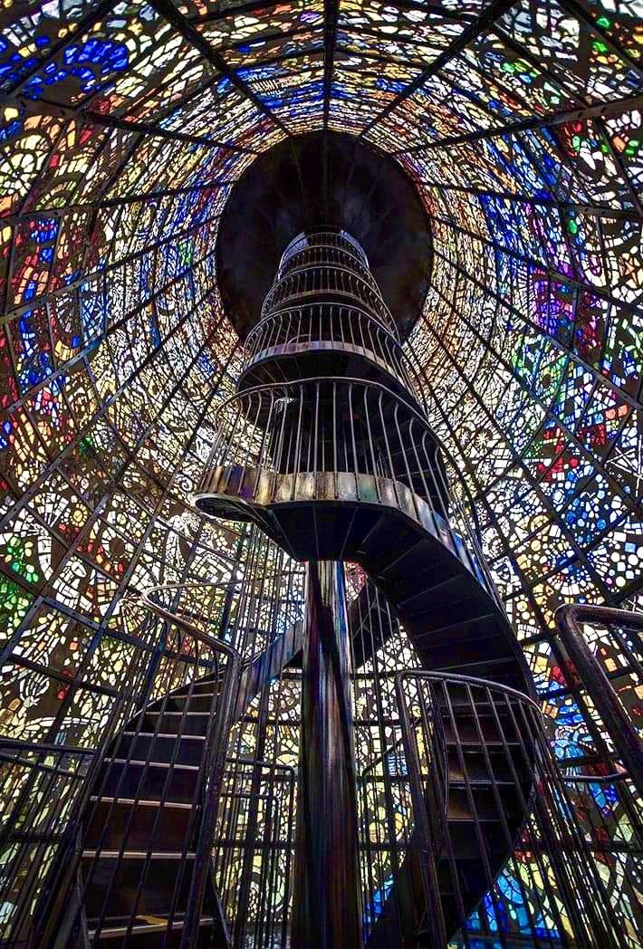 The "Symphonic Sculpture" located at the Hakone Open-Air Museum in Japan.