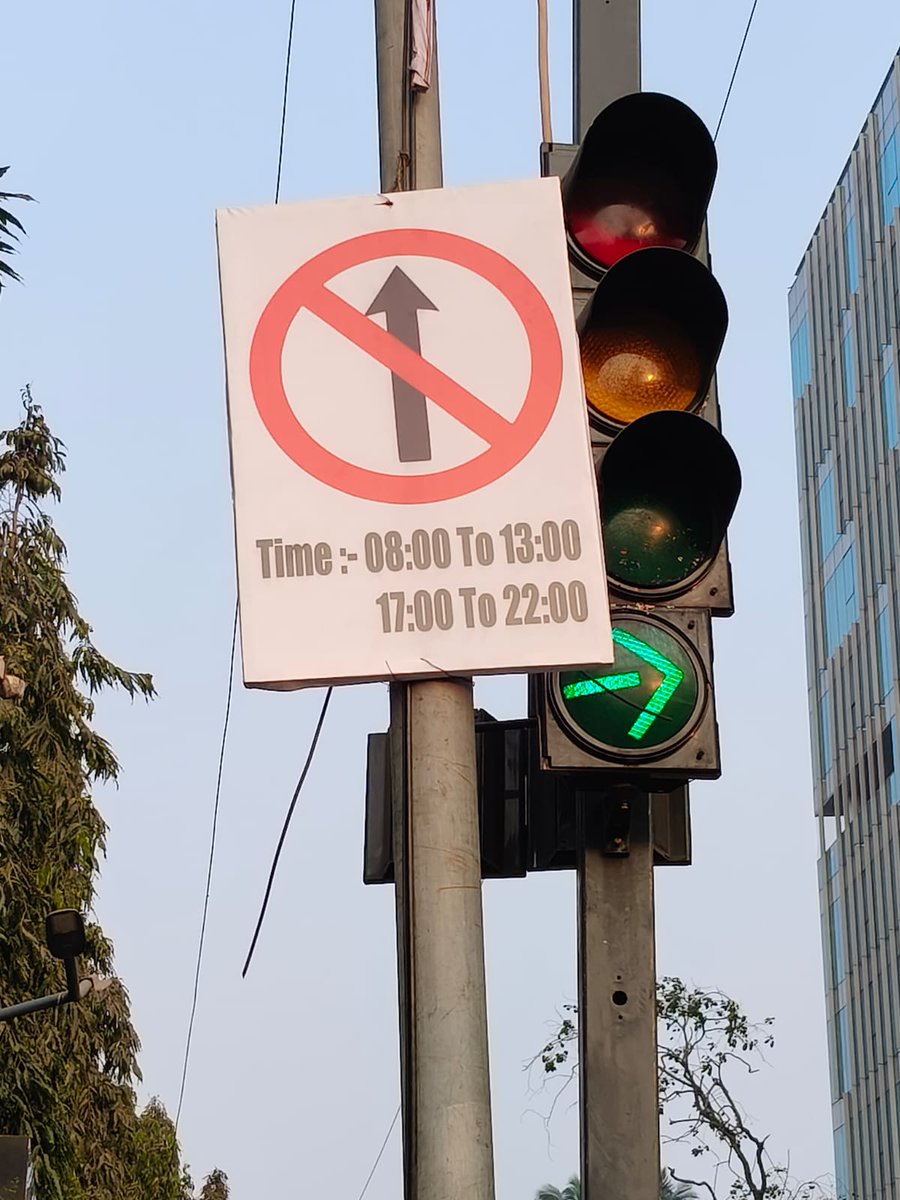 BjpKalina's tweet photo. मा. वाहतूक मंत्री श्री @PratapSarnaik जी, 
सुर्वे चौक नाका, LBS मार्ग येथे श्री कृष्ण चौकाकडे येणाऱ्या वाहनांसाठी वेळपत्रकासकट NO ENTRY फलक @MTPHereToHelp मार्फत लावला आहे. 
तरीही तेथे असलेल्या Atlas University, Equinox कार्यालयांना वाहतुकीसाठी कुर्ला RTO वरिष्ठ ढसाळ यांच्या .. https://t.co/rCaTy24G5W