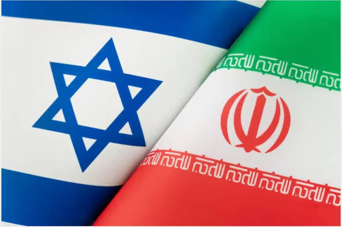 Taka jest prawda 👇

"Izrael zabił JFK, żeby zdobyć broń nuklearną. Nie Iran.  
Izrael ukradł USA kilkaset funtów wysoko wzbogaconego uranu, nie Iran 
 Izrael ukradł nam inne tajemnice i komponenty nuklearne, aby zbudować swoje bomby. Nie Iran. 
 Izrael odmawia podpisania