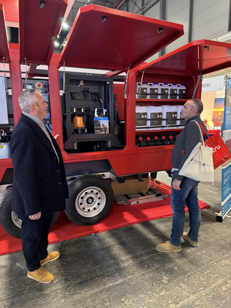 Nuestro Concejal y compañero del Área Técnica se encuentran en SICUR – Salón Internacional de la Seguridad, analizando nuevas soluciones, materiales y equipamiento para Protección Civil.

Seguimos trabajando en la incorporación de mejoras que refuercen la capacidad operativa.