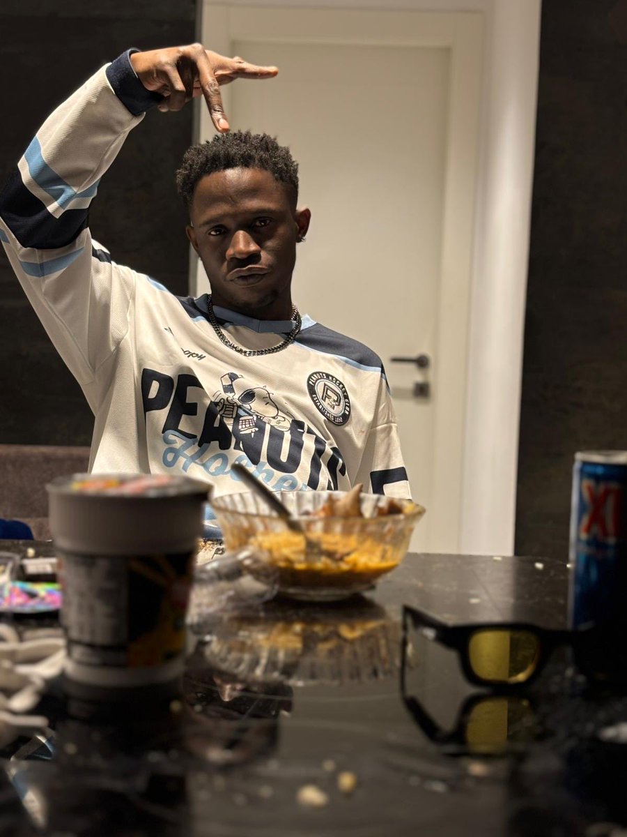 Kizmet🦧 tweet media