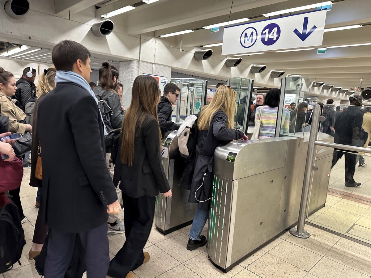 leparisien_91's tweet photo. 😡 « Je vais disjoncter » 

Les abonnés Liberté + excédés par les trajets de métro facturés deux fois et jamais remboursés

➡️ https://t.co/anHGHJVagS https://t.co/9B9DhBA0l8
