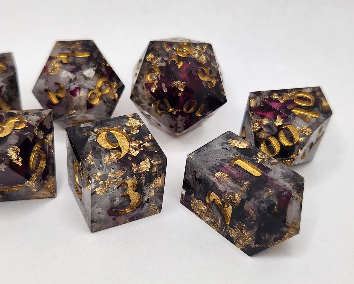 Deadly Florish Dice Sets are always unique. No two sets are the same ୧⍤⃝🌹
#dnd #ttrpg #handmadedice #dice #dungeonsanddragons