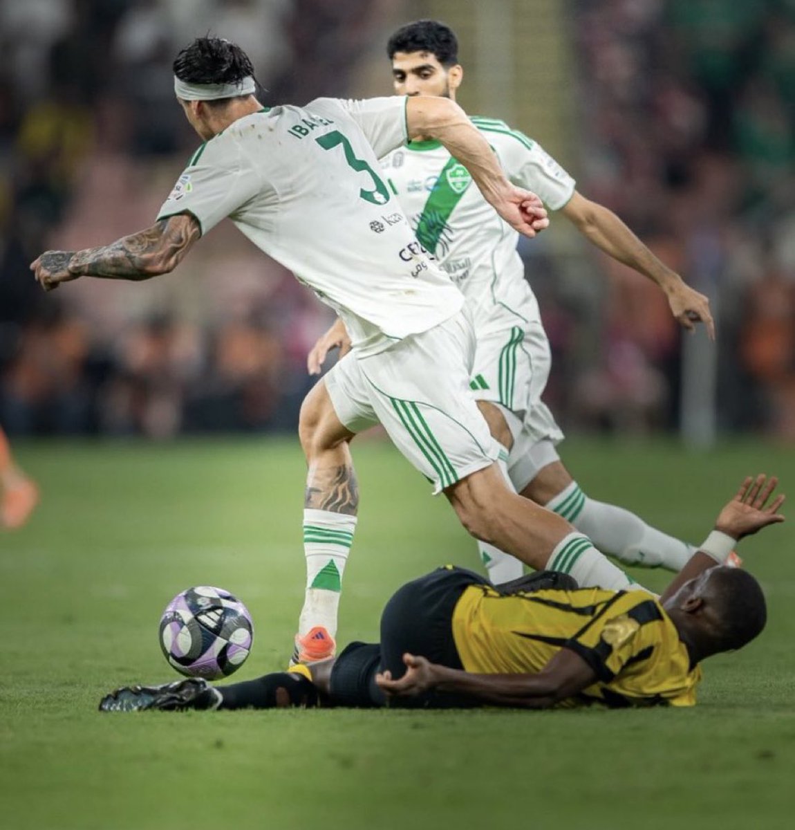 Emad Castle tweet media