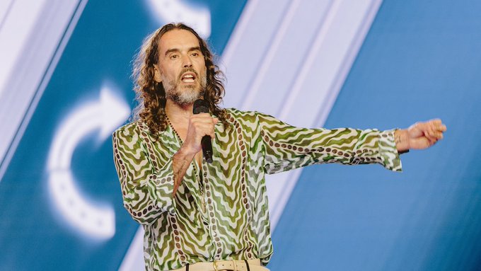 Sofffieegracie's tweet image. Actor and comedian Russell Brand pleaded not guilty Tuesday at London’s Southwark Crown Court to two sexual assault charges, including one count of rape, related to alleged incidents said to have occurred nearly two decades ago.
#RussellBrand #UKCourts #SouthwarkCrownCourt