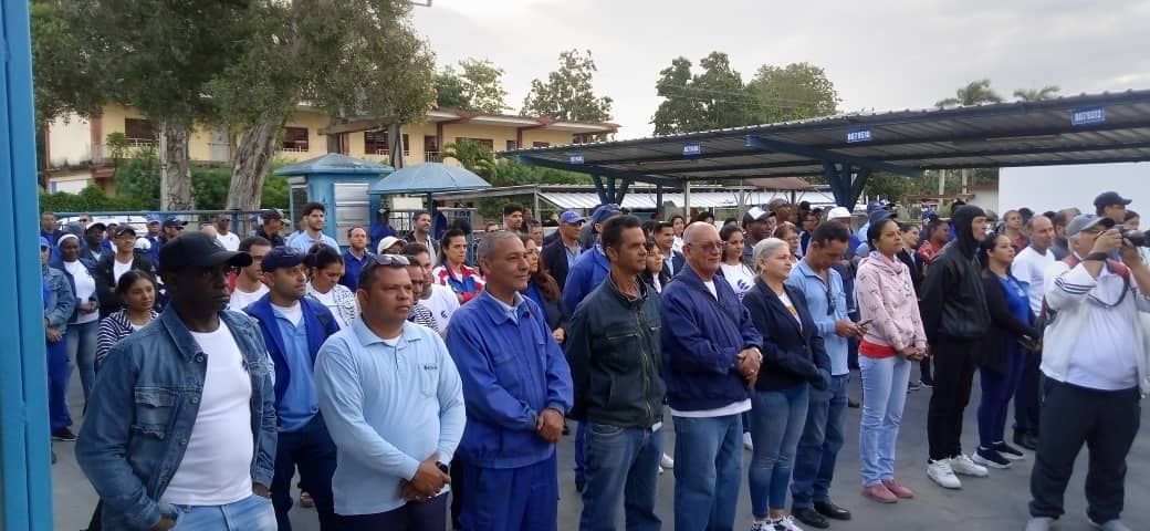 rlicea_mojena's tweet photo. En un día histórico para #Cuba de independencia, lucha, y compromiso con la Patria, los trabajadores de las Comunicaciones en la #IslaDeLaJuventud celebran su día, con una acto de reafirmación revolucionaria, ETECSA ratifica la condición de Vanguardia Nacional #SentirPinero https://t.co/Wx8lglfuv0