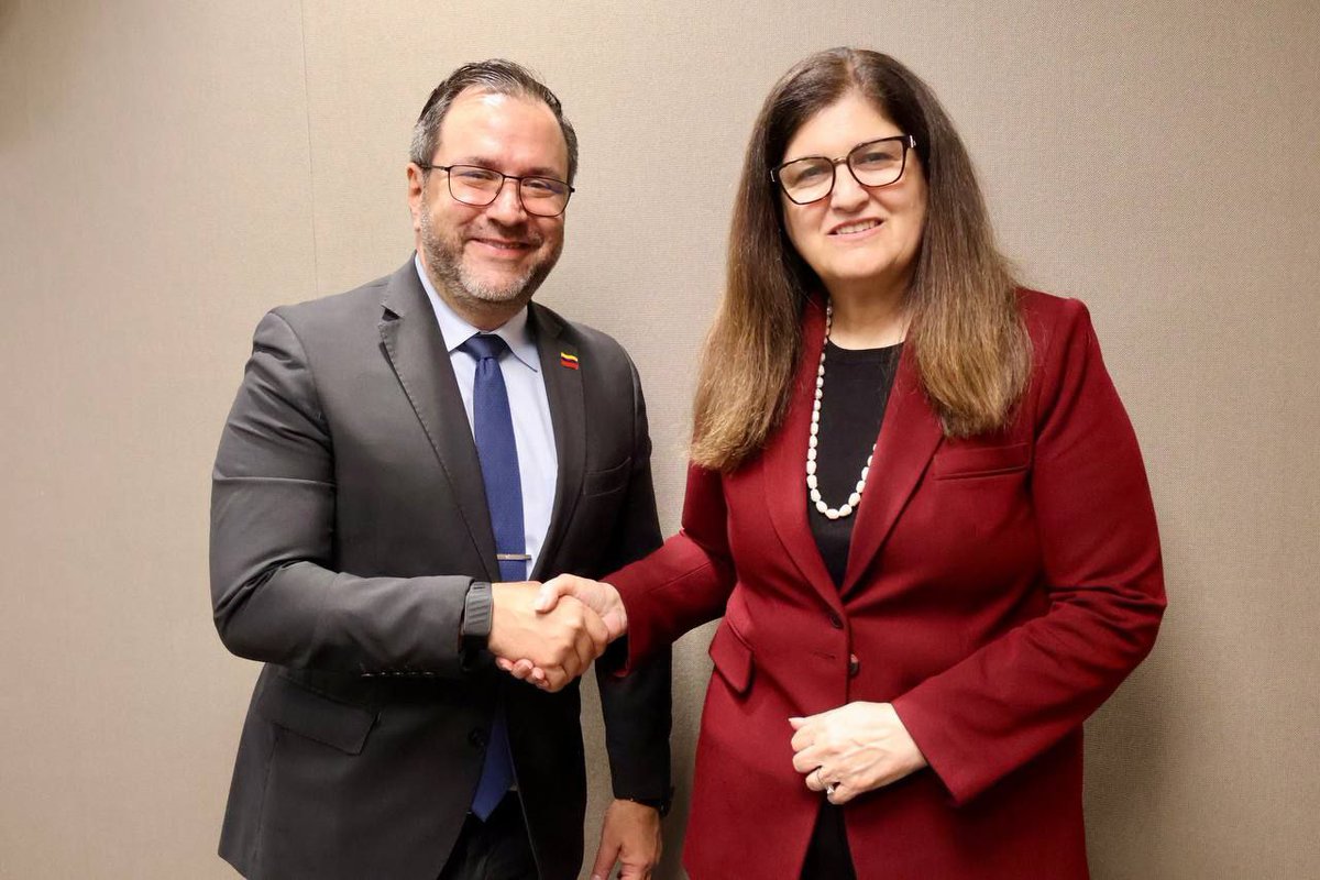 Pdvsa_TV's tweet photo. Venezuela y Palestina estrechan lazos en Ginebra 🇻🇪🇵🇸
​En reunión bilateral con la Canciller Varsen Aghabekian Shahin, reafirmamos la hermandad de nuestros pueblos y el apoyo incondicional del Gobierno Bolivariano a la causa palestina, compás moral de la humanidad. https://t.co/IrWwdq9E5R