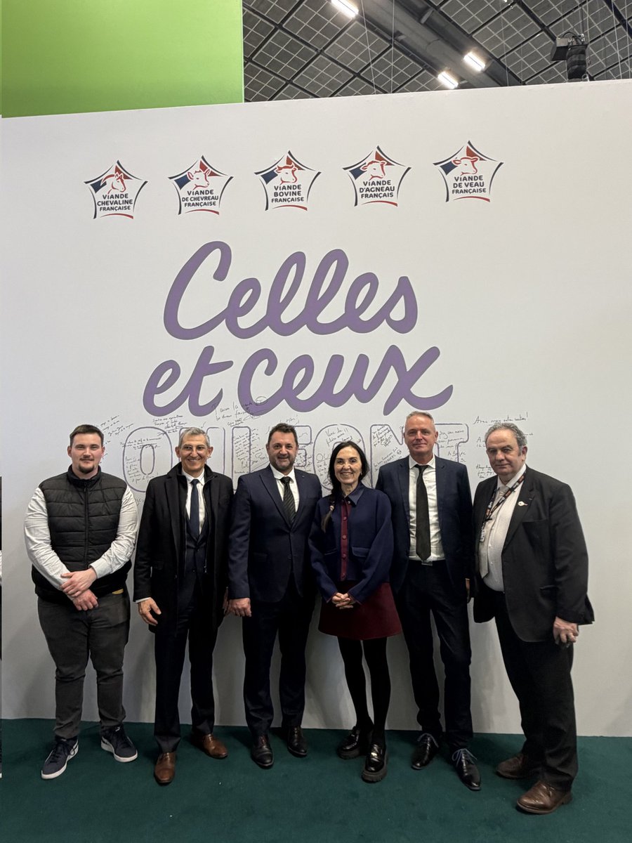 demas_patricia's tweet image. 📢Au #SalonAgriculture avec @jeanfrancoisbihard pdt #Interbev @alainpons, maître artisan boucher 2022 &amp;amp;pdt du syndicat des bouchers du 06, @PatrickGIMONET, DGS de la Confederation Fcse de la #boucherie.Nos artisans confrontés aux chgts de consommation,aux normes&amp;amp;à la concurrence