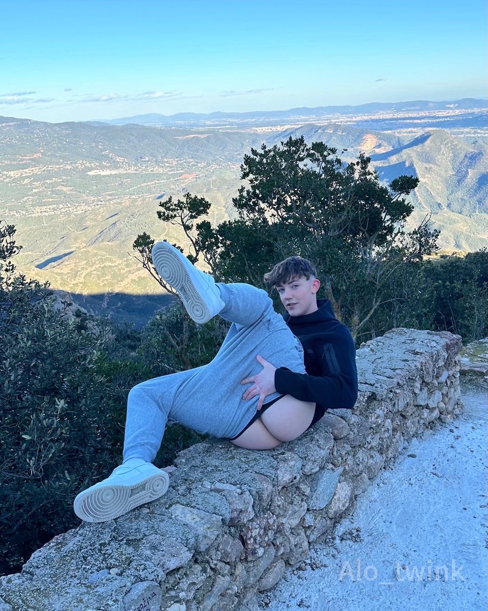 alo_twink's tweet photo. I took more… but they’re not for here 😈 https://t.co/12VUzwmhe6