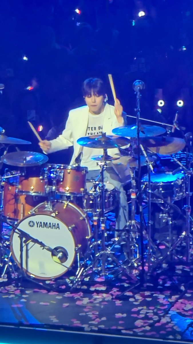 Disshu_Marie's tweet photo. They say, you meet Day6 at the right time in your life. I know it really is--- and I hope that I can share it someday.

Missin'  you guys so much! Happy 10th Anniversary, Day6!

#DAY6inManila
#The_DECADE 
#DAY6_10th_Anniversary https://t.co/AI5La1wca3
