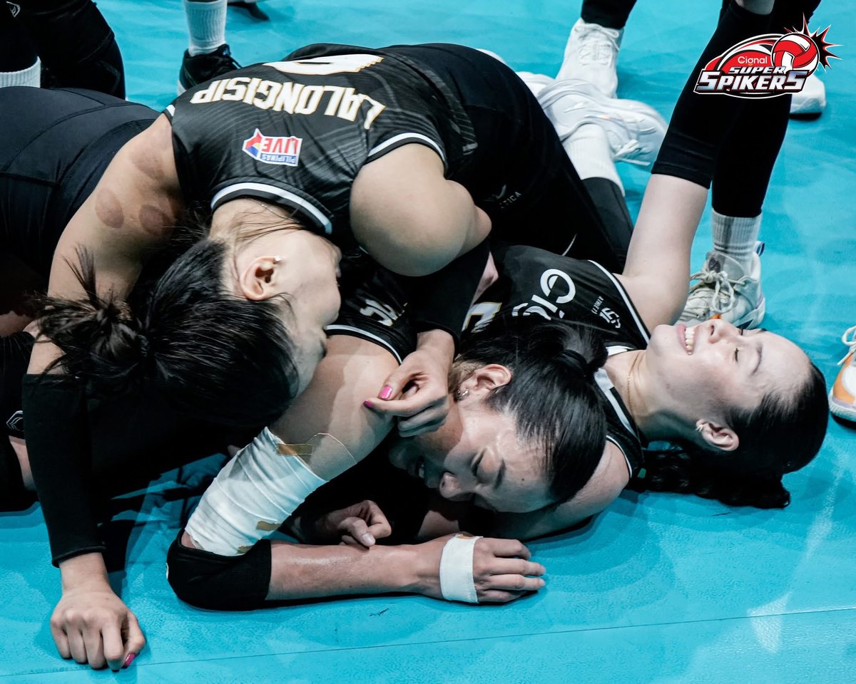 4everynextlife's tweet photo. ito na yung bago kong favorite pic ng Cignal #PVL2026 https://t.co/gFUSWZzZAt