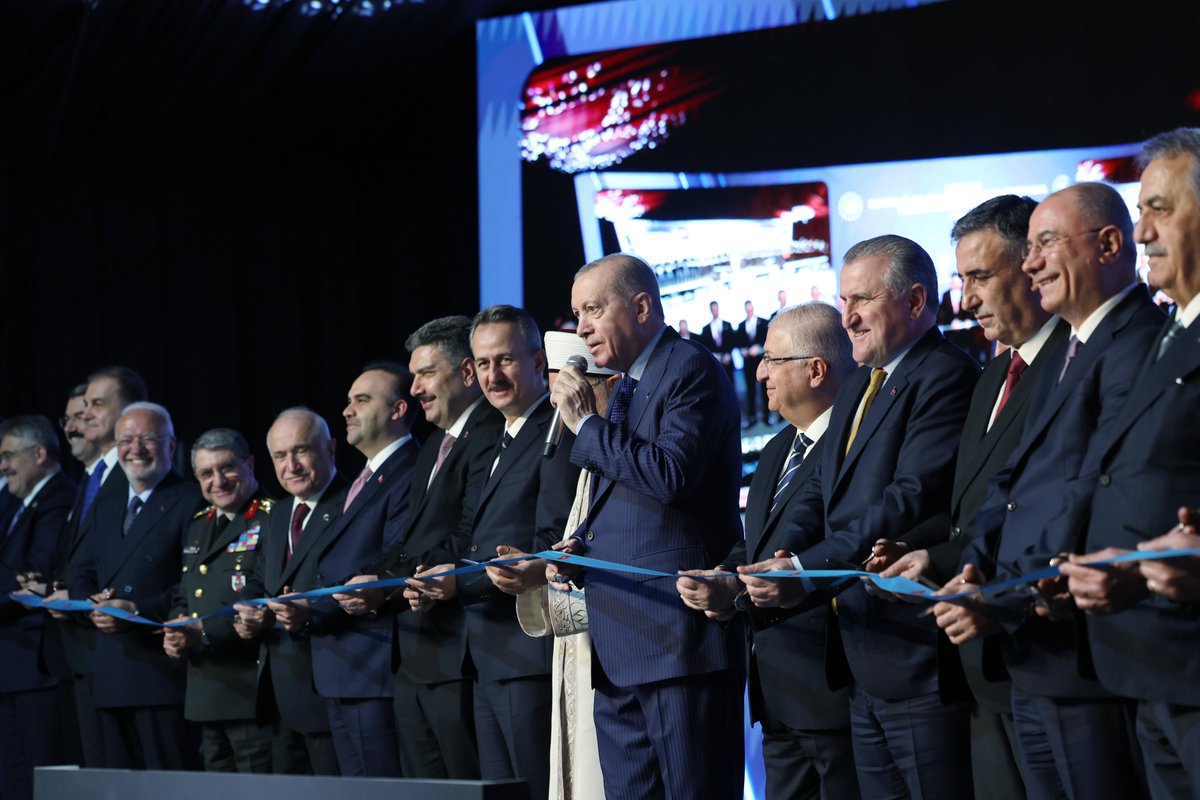 "Artık kendi teknolojisini tasarlayan, kendi yazılımını üreten ve ürettiklerini tüm dünyaya ihraç eden bir Türkiye var.”

Cumhurbaşkanımız Sayın <a href="/RTErdogan/">Recep Tayyip Erdoğan</a>’ın teşrifleriyle gerçekleştirilen HAVELSAN Sancar İnsansız Deniz Aracı Hizmete Alma, Tesisler Temel Atma ve Açılış Töreni'ne