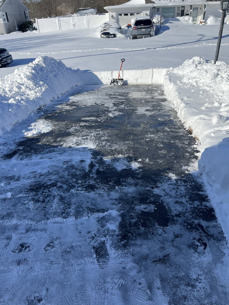 RoyallyHeather tweet media