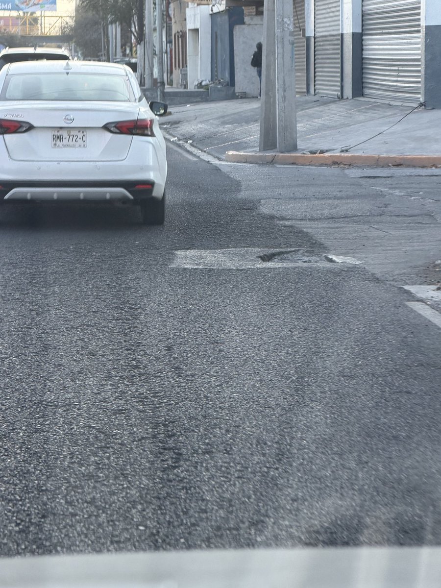 __Eliud__'s tweet photo. @Cicmty bache - pozo en la intersección de lateral Av Fidel Velázquez y Luis Moreno Col Niño Artillero. https://t.co/dEgTInda8i
